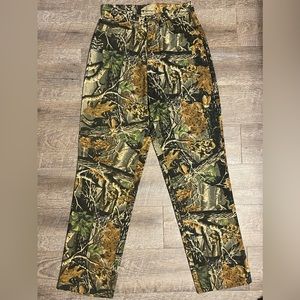 Cabelas Womens Camo Jeans Size 8. Vintage Camo Pants. Cinched Waist. 100%Cotton